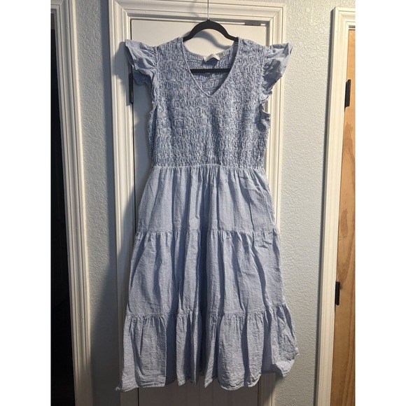 Vineyard Vines Dresses & Skirts - Vineyard Vines Dress Large Blue Seersucker Kentucky Derby Smocked Midi Tiered